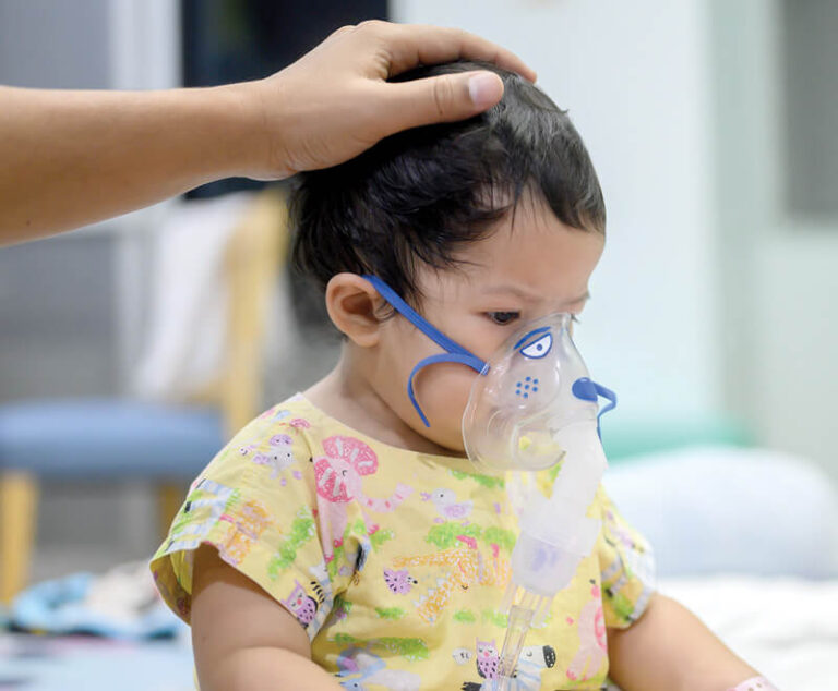 Young child with respiratory syncytial virus RSV